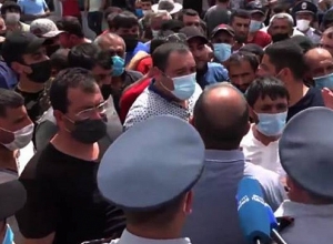 «Մեյմանդար»-ում խախտվել են հակահամաճարակային կանոնները. գյուղացիները դեմ են մեկ օրով շուկայի փակմանը