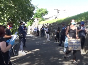 Բոլոր ոստիկանները սրիկա են․ բողոքի ցույց ԱՄՆ դեսպանատան մոտ․ Epress.am