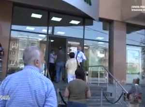 Приостановление деятельности на более длительный срок в случае повторных нарушений либо нарушений, содержащих наибольшие риски