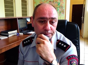 Գողանում էին մեքենաների համարանիշերն ու տերերից փող շորթում․ ոստիկանության բացահայտումը