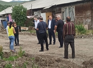 Семьи, пострадавшие от ливневых потоков, получат помощь