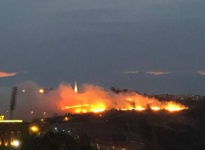 На территории Цицернакаберда вспыхнул пожар