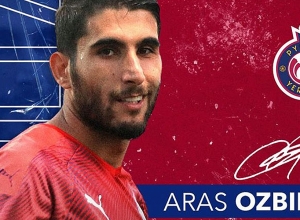 «Փյունիկը» նոր պայմանագիր է կնքել Արաս Օզբիլիզի հետ
