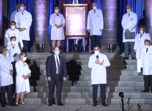 889 выпускников ЕГМУ дают клятву Гиппократа: ПРЯМОЙ ЭФИР