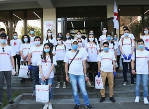 Դիմակը վերցրել, կեռաս են հյուրասիրել. կամավոր