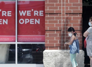 Регистрируют рост борющиеся друг против друга экономика США и скорость распространения коронавируса