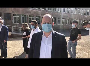 Արայիկ Հարությունյանը մասնակցում է Կապանում մաթեմատիկայի ընդունելության քննությանը