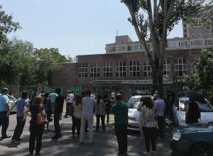 Экзамен в маске, волнующиеся родители и большая конкуренция