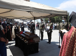 В «Ераблур»-е проходит церемония похорон Гаруша Амбарцумяна: прямой эфир