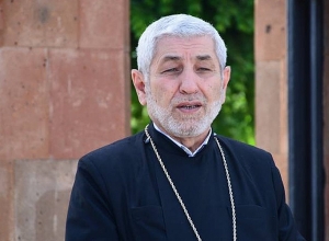 Մարդիկ հնարավորություն կունենան մասնակցել պատարագին բակից. քահանա