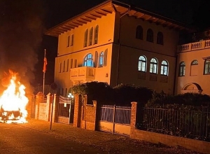 В Германии подожжен служебный автомобиль посольства Армении