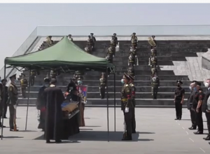 Հակառակորդի կրակոցից զոհված Արթուր Մուրադյանին հուղարկավորեցին Եռաբլուրում