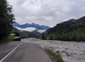 Грузия: Бедствие в области Рача - население эвакуируют