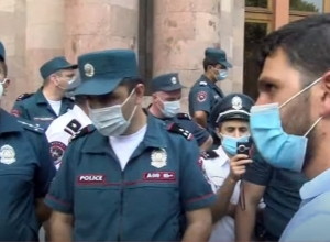 Գյուղմթերքի շուկայի աշխատողների ակցիան կառավարության դիմաց. ՈՒՂԻՂ