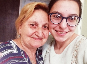 Ինքնամեկուսացում՝ տատիկի շնչառական սարքին միացած