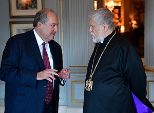 Арам Саркисян в телефонном разговоре с Католикосом Арамом I выразил готовность оказать содействие