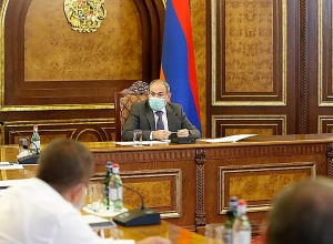 Փաշինյանի մոտ քննարկում է եղել տեքստիլ ոլորտի հարցերի շուրջ