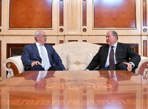 Армен Саркисян обсудил проблемы ливанских армян с председателем ВАБС Перчем Седракяном