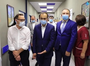 Արսեն Թորոսյանը ներկա է գտնվել Ուռուցքբանության ազգային կենտրոնի մի շարք բաժանմունքների բացմանը