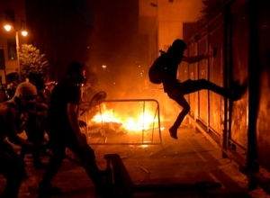 Բեյրութում ցուցարարները փորձել են այրել խորհրդարանի շենքը