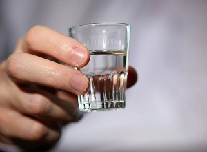 Без разрешения занимался нелегальным производством водки