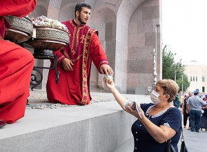 Ո՞ր  պաշտոնյաներն էին Էջմիածնում/ լուսանկարներ