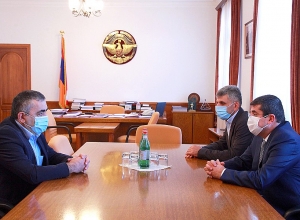 Араик Арутюнян принял председателя Бюро АРФД Армена Рустамяна