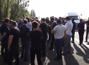 Ձկնորսները փակել էին Երևան-Սևան մայրուղին. ցանցերը հավաքել էին, ոմանց տուգանել 200 հազար դրամի չափով. Aravot.am