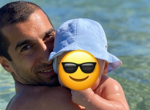 «Առաջին տոնը … առաջին ծովը». Հենրիխ Մխիթարյանը որդու հետ լուսանկար է հրապարակել