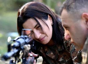 Группа арцахских женщин, при участии Анны Акопян, прошли курс боевой и огневой подготовки