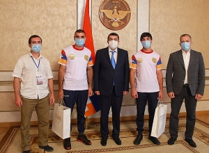 Араик Арутюнян принял рекордсменов мира - братьев Юрия и Артура Сакунцев