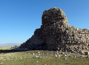 Վանա լճի մակարդակի նվազման հետևանքով ի հայտ է եկել Արճեշի հայկական «խորտակված բերդը»