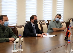 Министр обороны представил послу Польши вопросы проблем безопасности в регионе