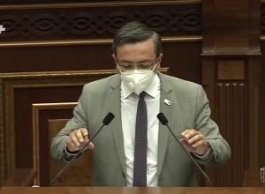 Ցախավել լինի, մերը լինի. հուսով եմ ձեր հրաժարականով թույլ կտաք կրթությունն ու գիտությունը զարգանան