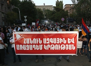 «Մենք ապազգային քաղաքականությանն ասում ենք՝ ոչ»․ ՀՅԴ երիտասարդների երթը