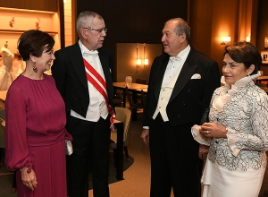 В эти дни, полные вызовов, передаю Вам мои наилучшие пожелания: президент Австрии – Армену Саркисяну