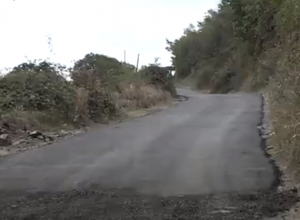 В Акнер заасфальтировано только 200 метров дороги, остальное – надеются на другую программу