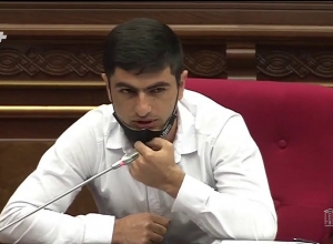 Սահմանը պետք չի անցնել.վաղը էս պաշտոնին չեմ լինելու,դու էլ էս գործով չես զբաղվելու.կարողա հանդիպենք