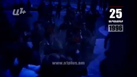 Календарь. 25 сентября: Народ переходит в наступление, срывая железные решетки парламента