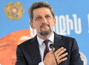 «Թուրքիան պետք է հրաժարվի կրակի վրա բենզին լցնելուց». Գարո Փայլանը՝ շփման գծի իրավիճակի մասին