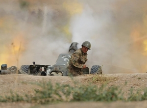 Не оставив боевое расположение, проявив личную отвагу, самостоятельно выполнили боевые задачи: артиллеристы–герои