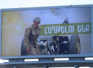 Մայրաքաղաքի գովազդային վահանակներին տեղադրվել են մեր զինվորների հերոսությունը պատկերող պաստառներ