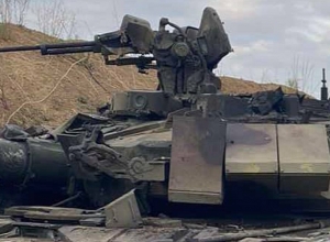 И это Т-90, парни с легкостью его уничтожили: Арцрун Ованнисян опубликовал фотографии