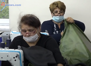 Ամբողջ գիշեր Ալավերդիում կանայք արտադրամասում զինվորների համար հանդերձանք են կարում