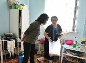 Աննա Հակոբյանն այցելել է Ռանչպար գյուղում ապաստանած արցախցիներին