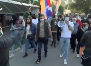 Ազատ, անկախ Արցախ կոչերով քայլերթ ՌԴ դեսպանատան մոտից ՄԱԿ-ի գրասենյակ. ՈՒՂԻՂ