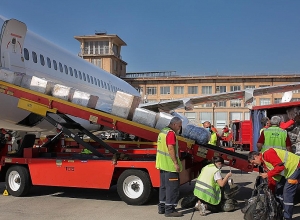 Aid plane arrived in Armenia from Armenian community of Mineralnye Vody