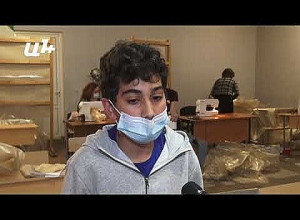 Թատերականում կարում են կտորե անձրևային թիկնոցներ․ նախկին դասախոսը ԱՄՆ-ից Երևան է շտապել