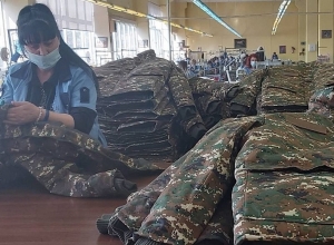 2000 վերմակ,1000 հատ բաճկոն-տաբատ են արդեն ուղարկել առաջնագիծ․ «Ընկճվել չկա», ասում են Գլորիա կարի ֆաբրիկայում