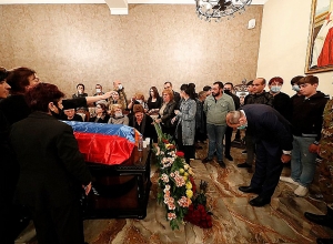 Н. Пашинян присутствовал на панихиде по погибшему солдату Марату Манукяну